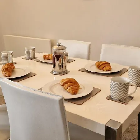 Ebor - Free Parking Apartment