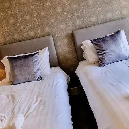 Ebor - Free Parking Apartament York